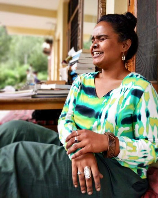 ENTREVISTA COM PRIYA MISHRA: A PRIMEIRA ACTIVISTA FEMININA DA ÍNDIA NA ÁREA DA CANÁBIS