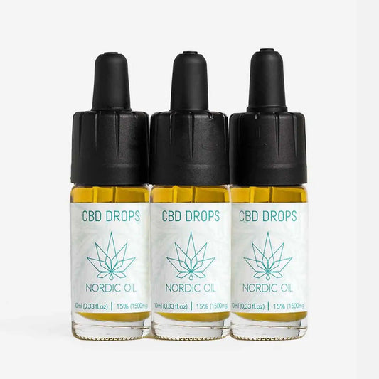 Três frascos de gotas de CBD Nordic Oil com conta-gotas